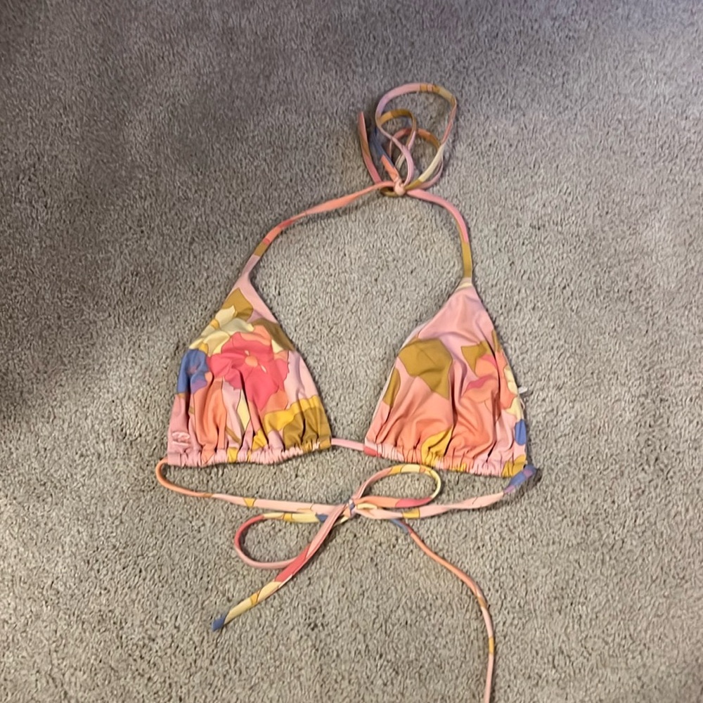 Billabong triangle top